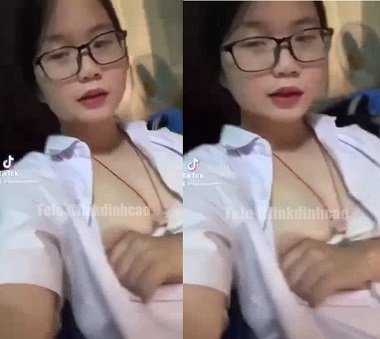 Em học sinh bướm non thích đụ