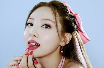 Nayeon TWICE bị bạn trai quay lén